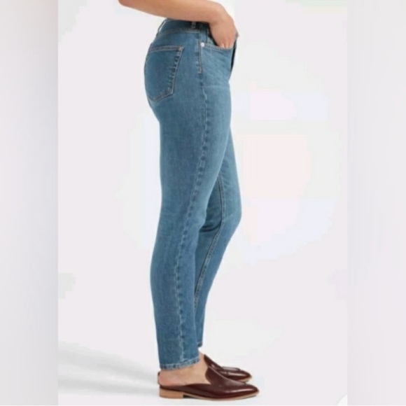 Everlane Women's Skinny Jeans in Blue - Picture 5 of 6